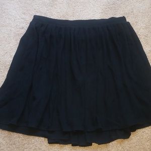 FOREVER 21 BLACK PLEATED SKIRT!